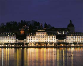 Hotel Schweizerhof Luzer - by night